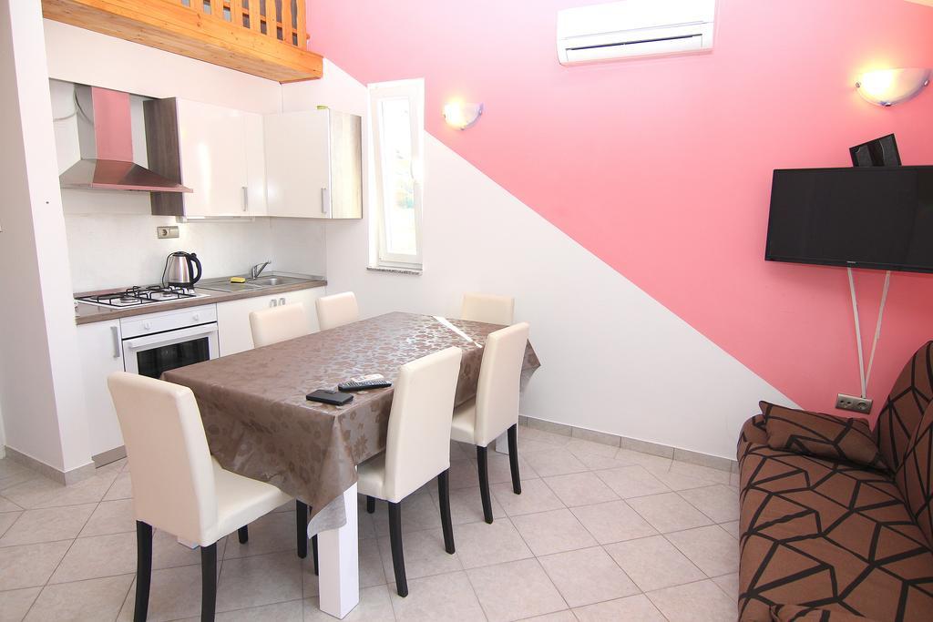 Apartments Ljubic パグ エクステリア 写真
